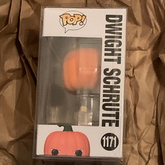 Dwight schrute (pumpkin head) Funko pop (NWT) - Picture 4 of 6